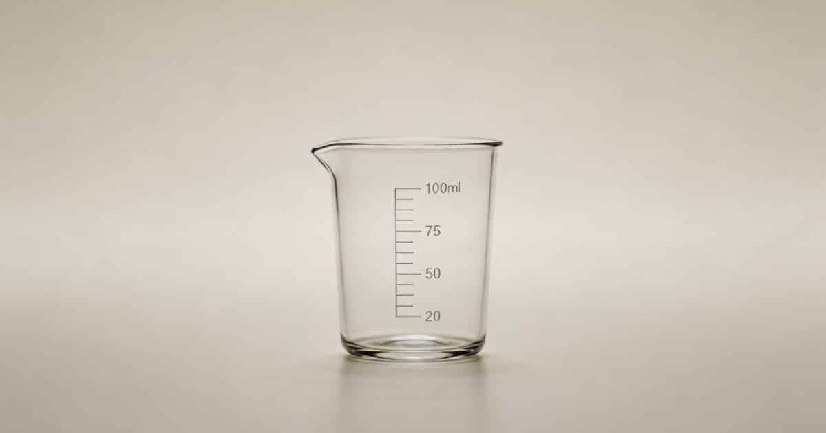 Verre doseur transparent montre clairement graduation 100 ml